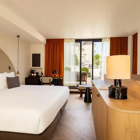 Belinda & Szálloda Párizs