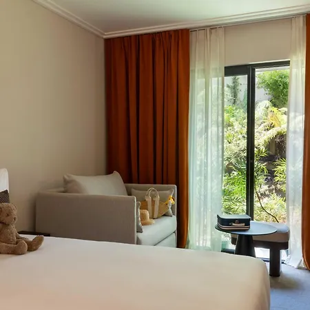 Belinda & Szálloda Párizs