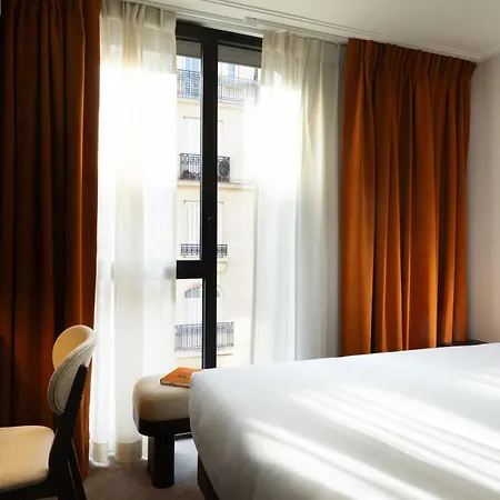 Belinda & 4* Paris