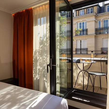 Belinda & 4* Paris