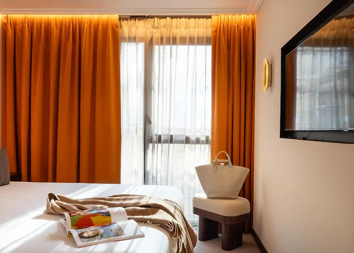 Belinda & Otel Paris