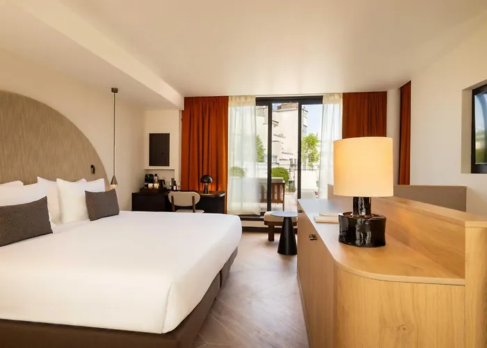 Belinda & Hotel Paris