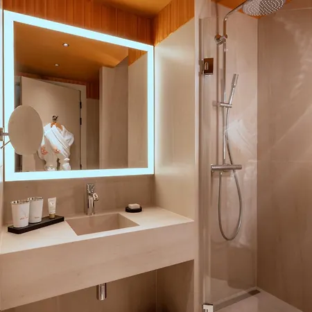 Belinda & Hotell 4*