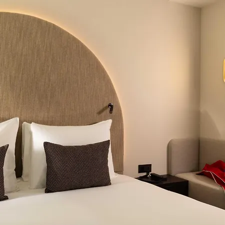 Belinda & 4* Paris
