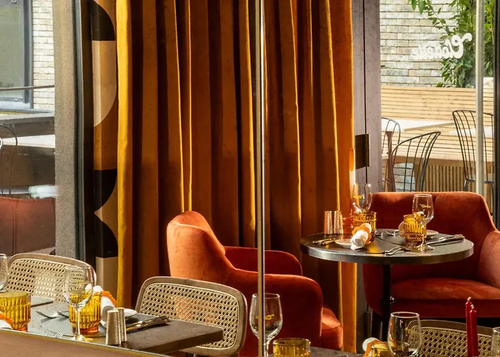 Belinda & 4* Paris